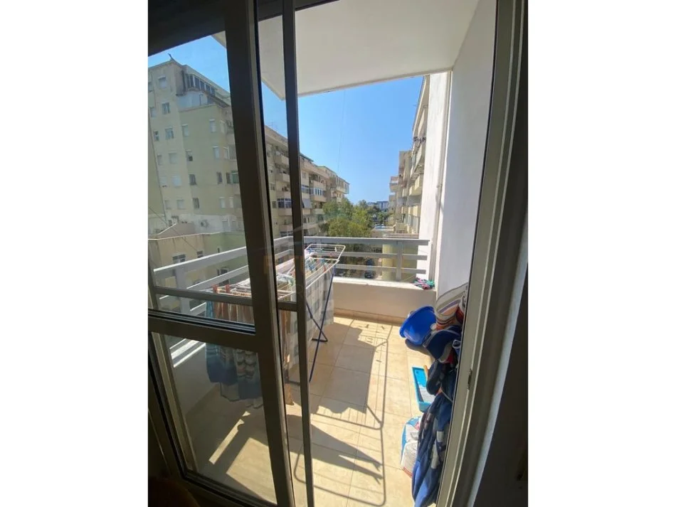 Durres, jepet me qera apartament 2+1 Kati 3, 100 m² 400 € (PLAZH ILIRIA)
