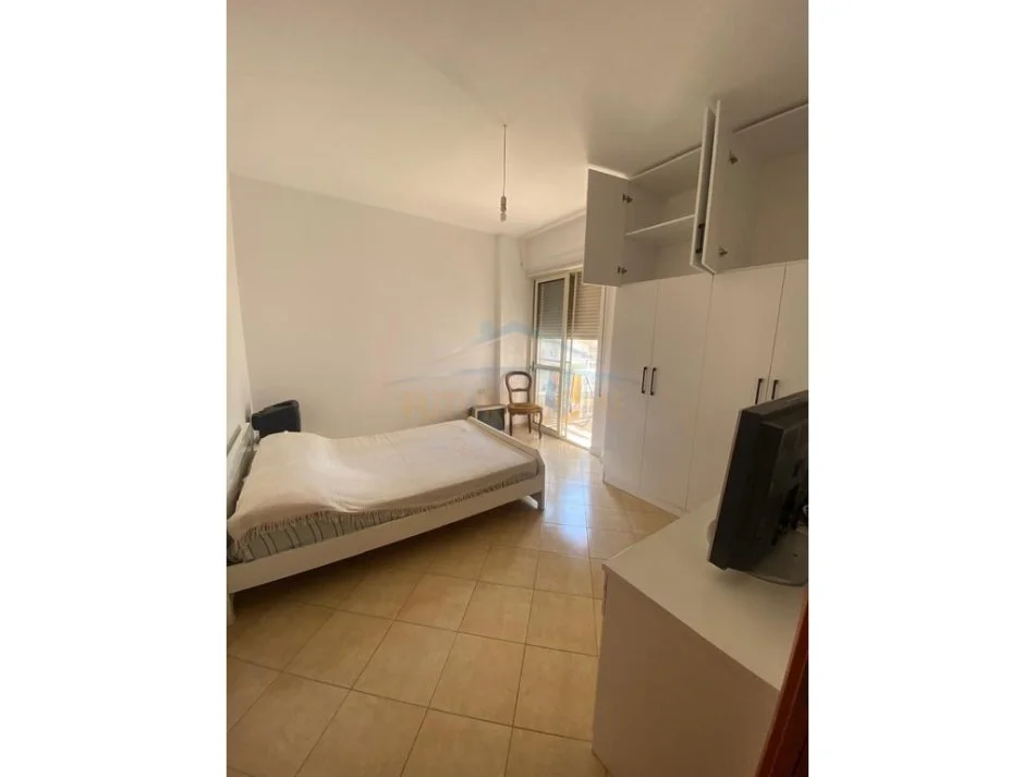 Durres, jepet me qera apartament 2+1 Kati 3, 100 m² 400 € (PLAZH ILIRIA)