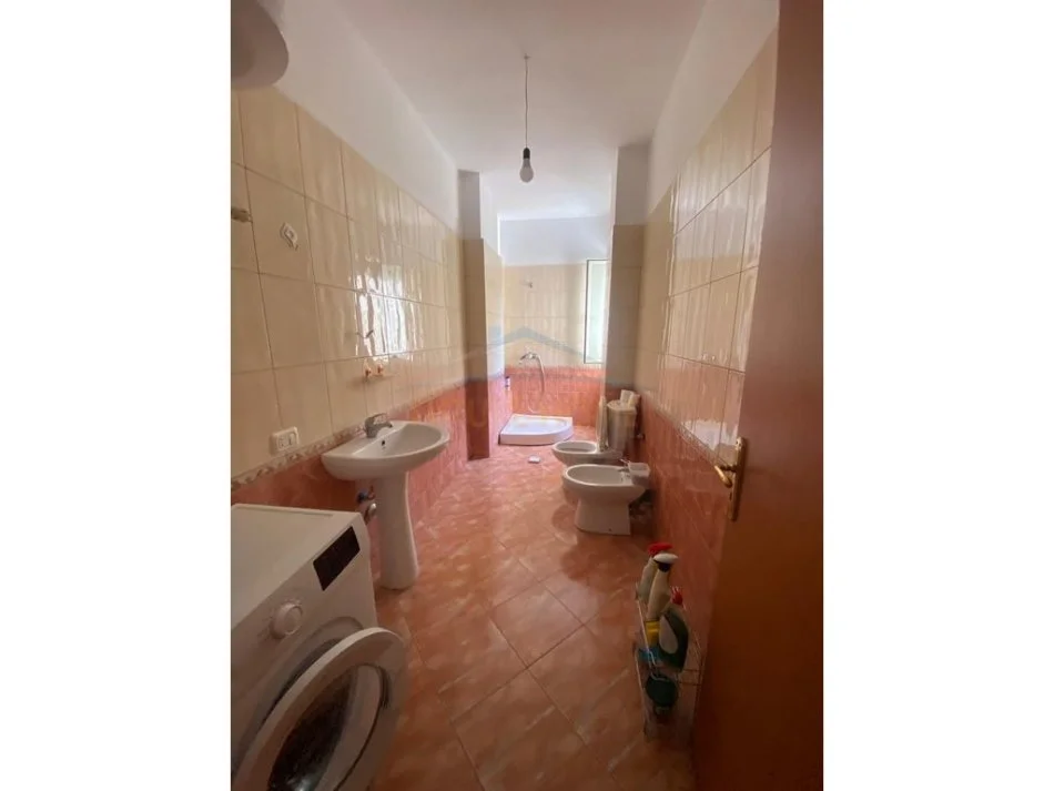 Durres, jepet me qera apartament 2+1 Kati 3, 100 m² 400 € (PLAZH ILIRIA)