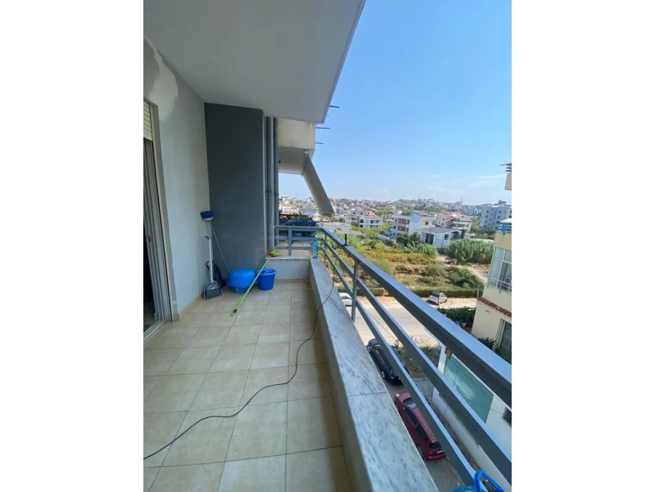 Durres, jepet me qera apartament 2+1 Kati 3, 100 m² 400 € (PLAZH ILIRIA)