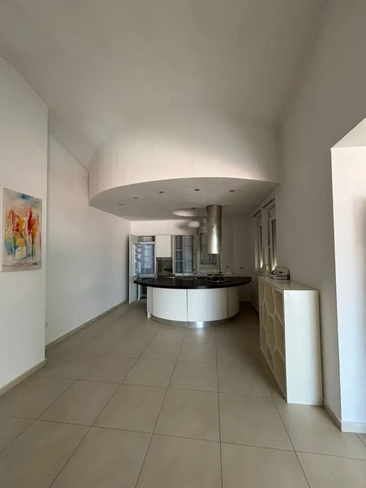 Tirane, jepet me qera Vile 3 Katshe , 460 m² (Kodra e Diellit 1)