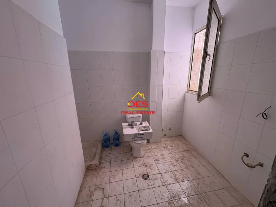 Vlore, shitet apartament 2+1+Ballkon Kati 3, 110 m² 120.000 € (Rruga Sulejman Delvina)