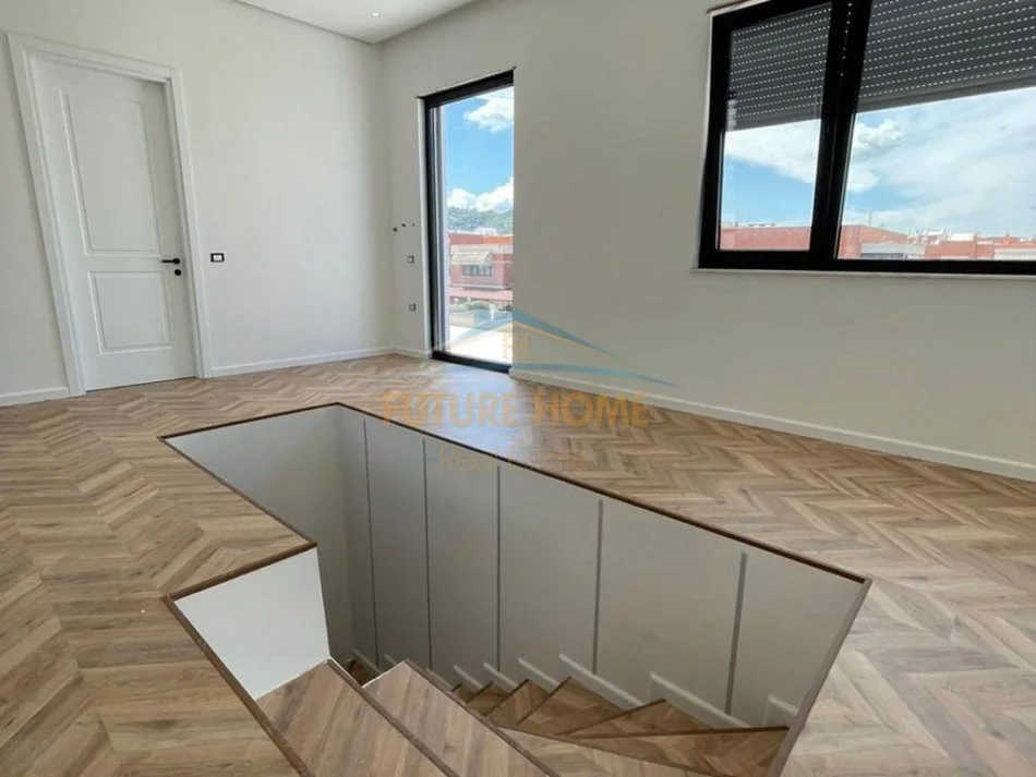 Tirane, jepet me qera ambjent biznesi Kati 7, 167 m² 2.500 € 