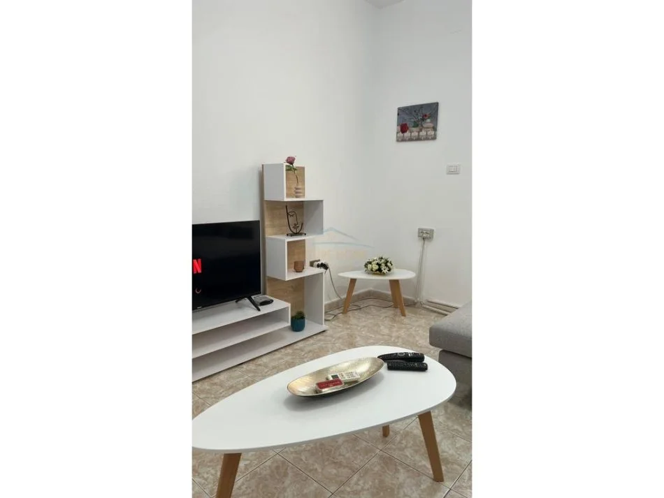 Tirane, jepet me qera apartament 1+1 Kati 6, 65 m² 550 € 