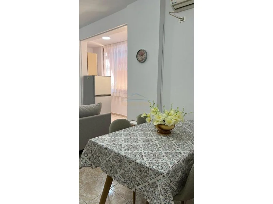 Tirane, jepet me qera apartament 1+1 Kati 6, 65 m² 550 € 