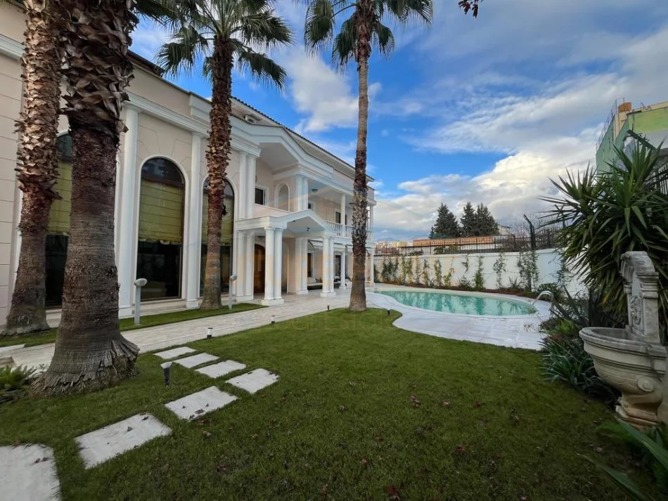 Tirane, shitet Vile 3 Katshe Kati 0, 900 m² (Medreseja)