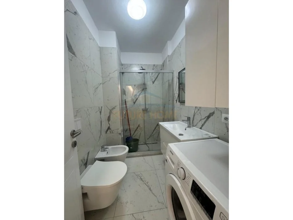 Tirane, jepet me qera apartament 2+1+Ballkon Kati 6, 80 m² 700 € (Don Bosko)