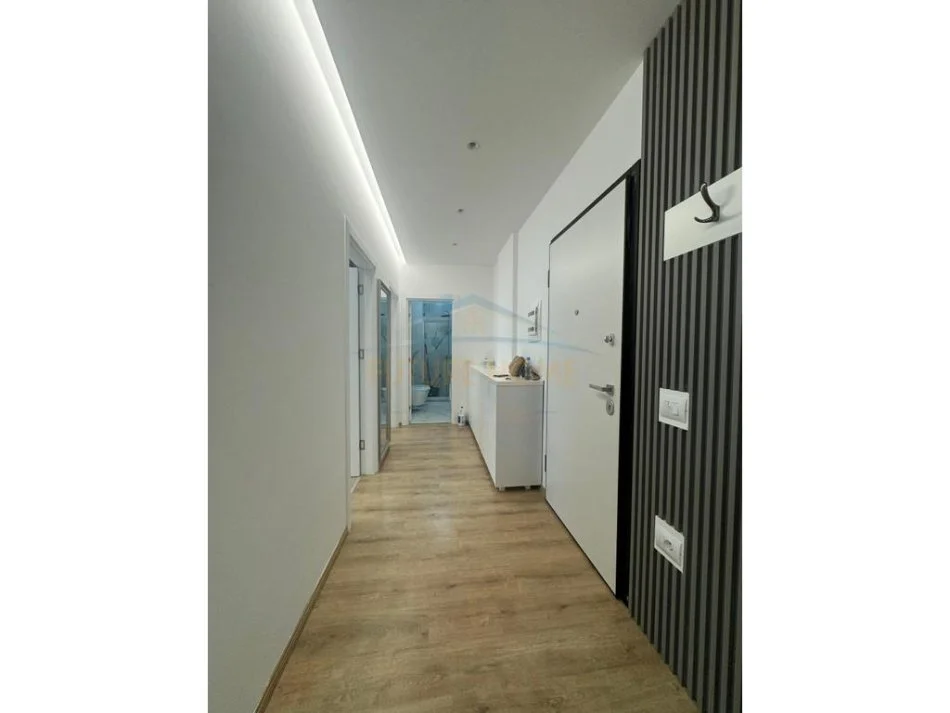 Tirane, jepet me qera apartament 2+1+Ballkon Kati 6, 80 m² 700 € (Don Bosko)