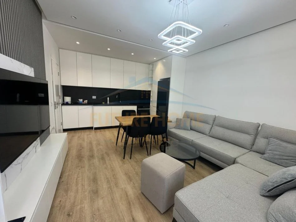 Tirane, jepet me qera apartament 2+1+Ballkon Kati 6, 80 m² 700 € (Don Bosko)