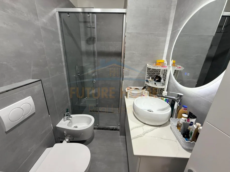 Tirane, shitet apartament 1+1 Kati 5, 64 m² 99.000 € (Fresku, Pranë 2 Luanëve, Tiranë.)