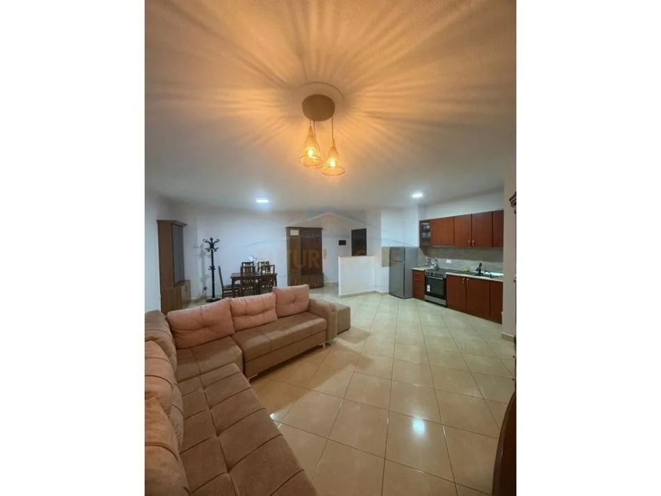 Tirane, jepet me qera apartament 2+1 Kati 9, 116 m² 670 € 