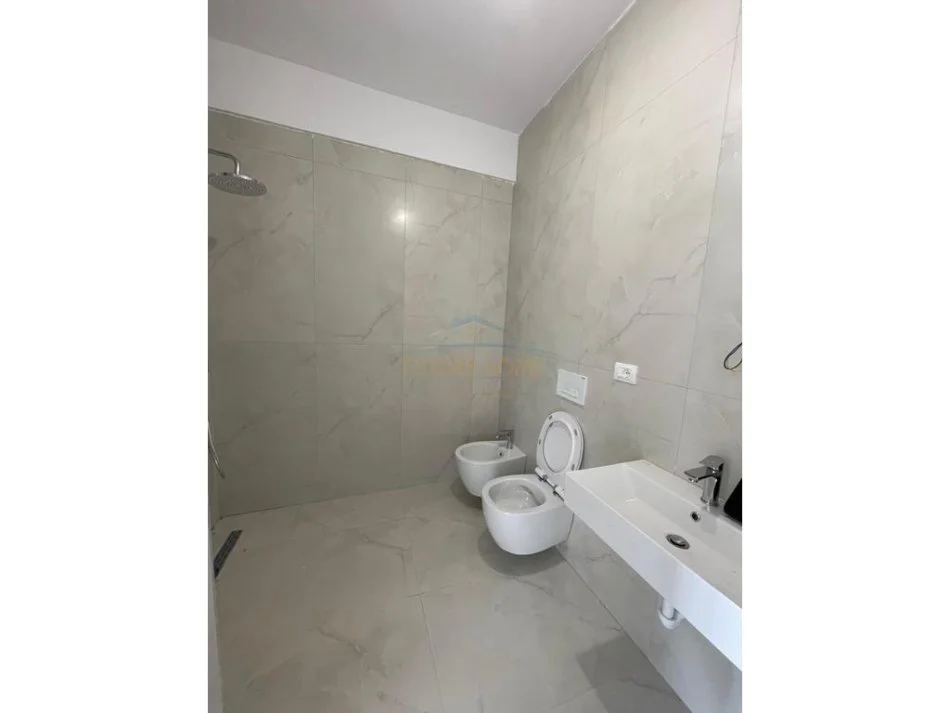 Tirane, shitet apartament 1+1 Kati 3, 59 m² 92.000 € (fresk)