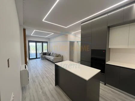 Tirane, jepet me qera apartament 2+1 Kati 2, 113 m² 1.000 € 