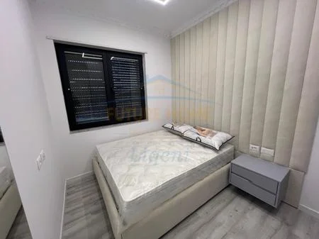 Tirane, jepet me qera apartament 2+1 Kati 2, 113 m² 1.000 € 