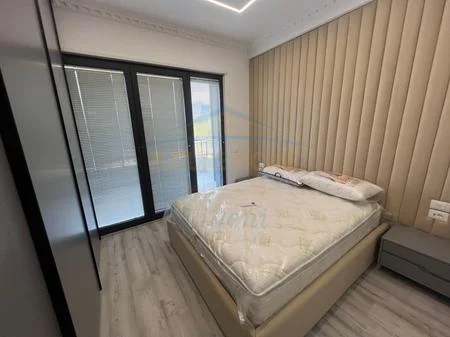 Tirane, jepet me qera apartament 2+1 Kati 5, 105 m² 1.200 € 