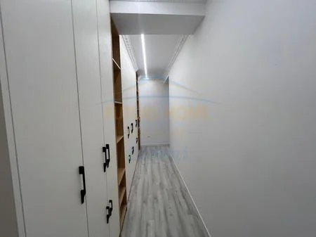 Tirane, jepet me qera apartament 2+1 Kati 5, 105 m² 1.200 € 
