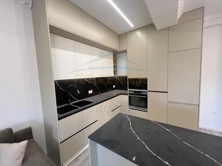 Tirane, jepet me qera apartament 2+1 Kati 1, 100 m² 900 € 