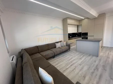 Tirane, jepet me qera apartament 2+1 Kati 1, 100 m² 900 € 