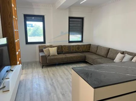 Tirane, jepet me qera apartament 2+1 Kati 1, 100 m² 900 € 