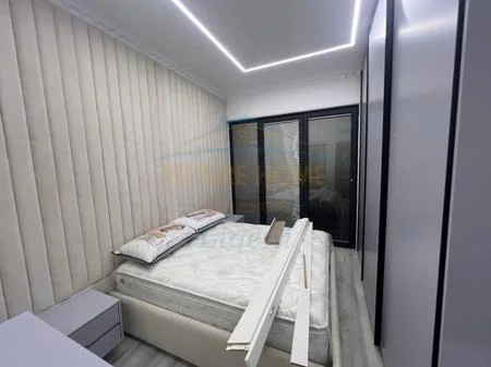 Tirane, jepet me qera apartament 2+1 Kati 1, 100 m² 900 € 
