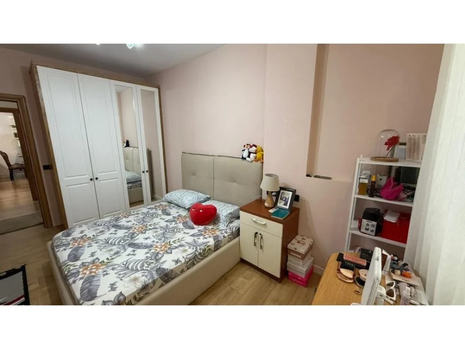 Tirane, shitet apartament 2+1+Ballkon Kati 1, 114 m² 157.000 € (Yzberisht Prane Pasticeri Nela)