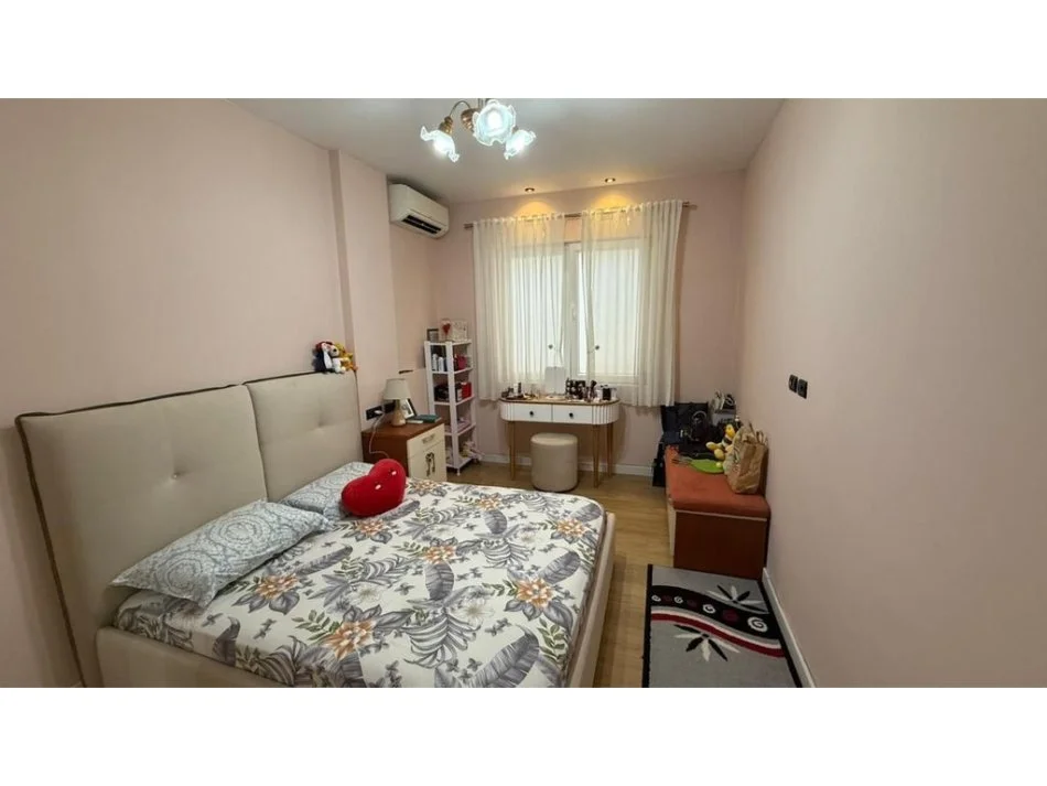 Tirane, shitet apartament 2+1+Ballkon Kati 1, 114 m² 157.000 € (Yzberisht Prane Pasticeri Nela)