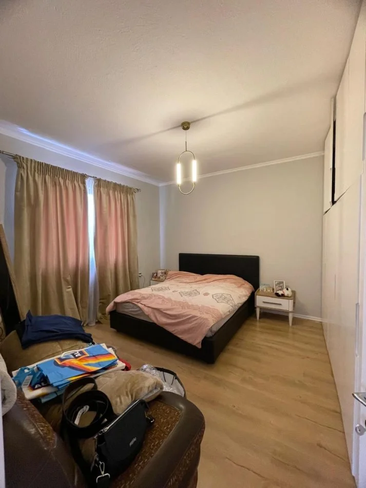 Tirane, shitet shtepi 3 Katshe , 300 m² 350,000 € (shkoze)