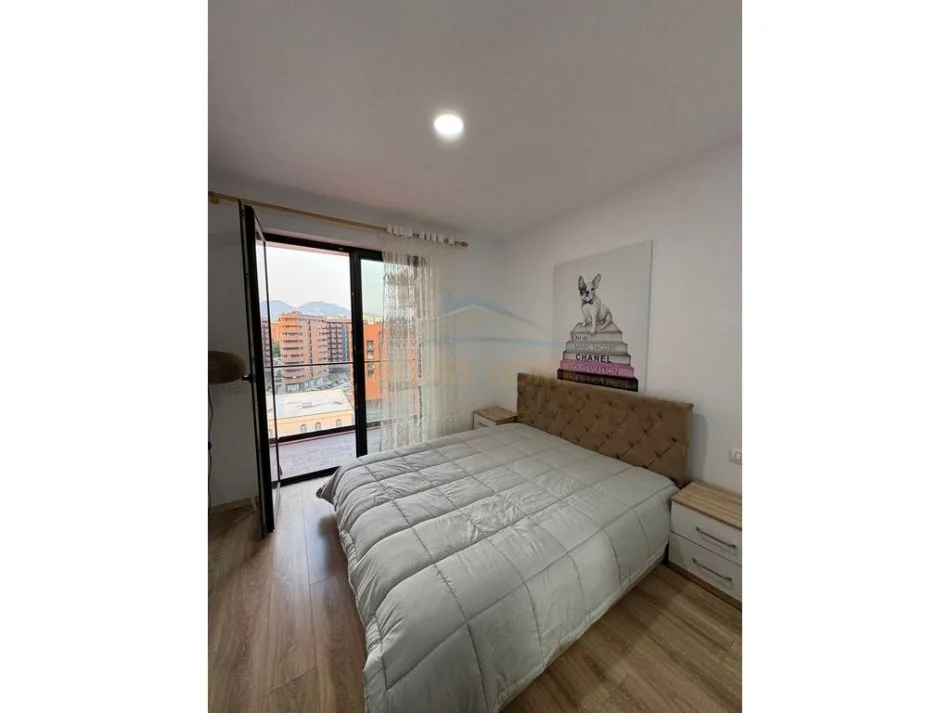 Tirane, jepet me qera apartament 1+1+Ballkon Kati 7, 65 m² 450 € (Rezidenca Future Home), Unaza e Re