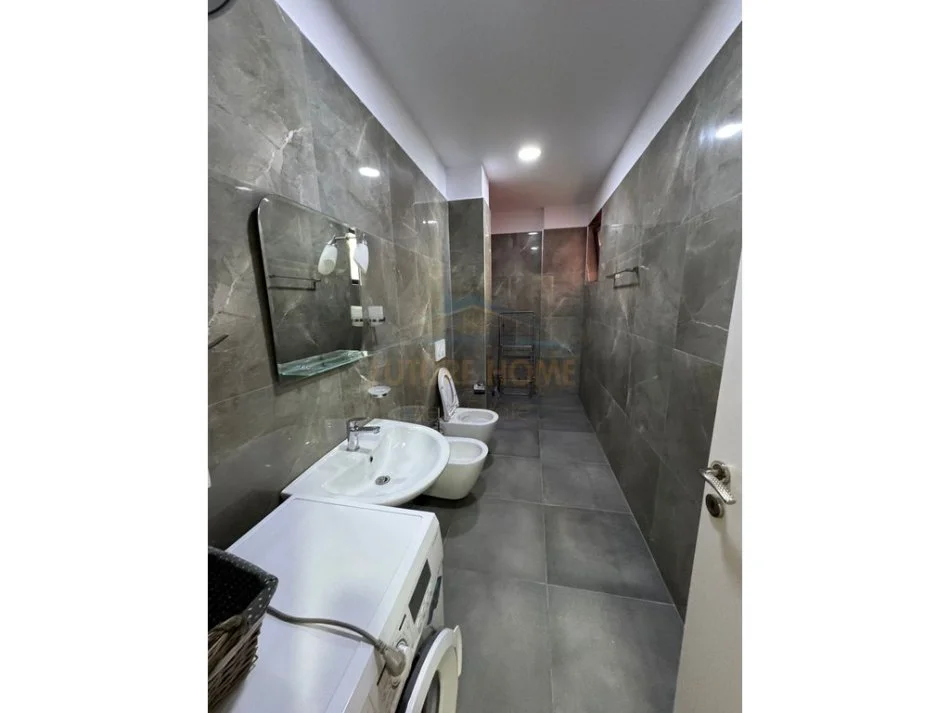 Tirane, jepet me qera apartament 1+1 Kati 7, 65 m² 450 € (REZIDENCA FUTURE HOME)    UNA56580