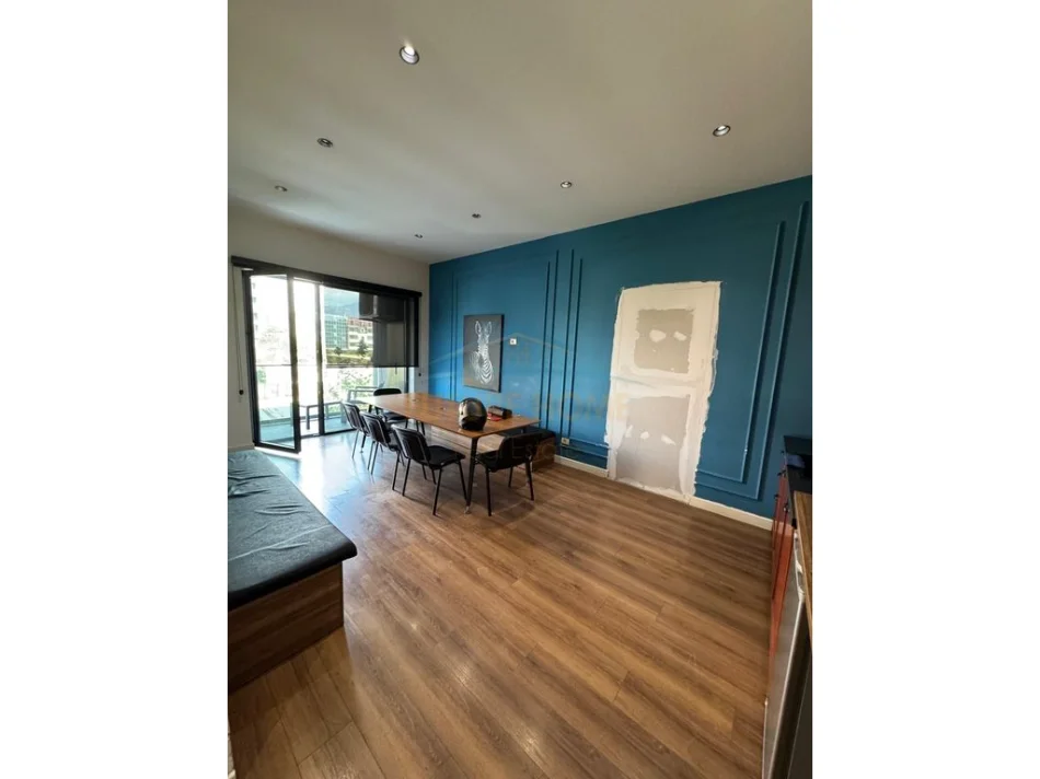 Tirane, jepet me qera zyre Kati 1, 211 m² 2.000 € (Unaza e re)