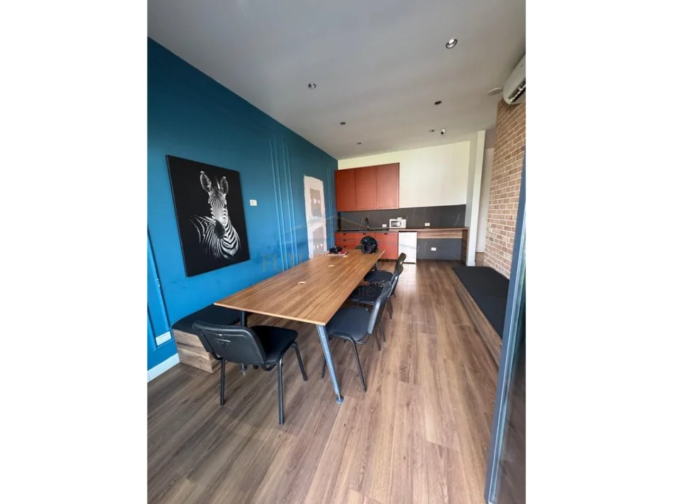 Tirane, jepet me qera zyre Kati 1, 211 m² 2.000 € (Unaza e Re, Rezidenca Future Home)