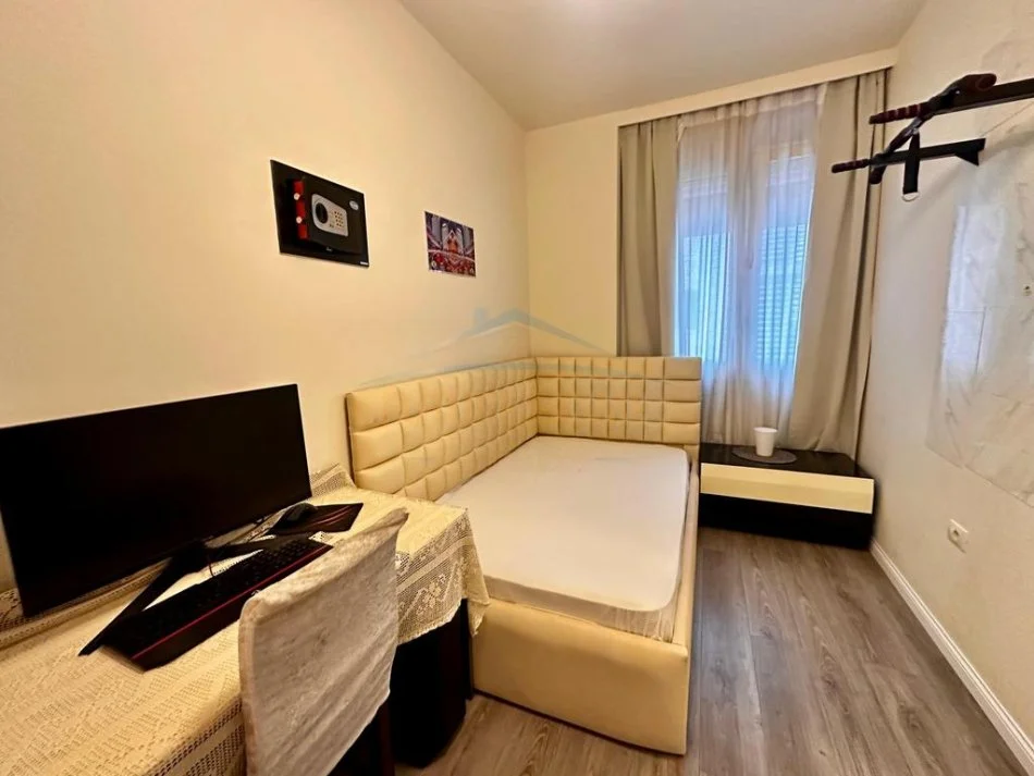 Tirane, shitet apartament 3+1+Ballkon Kati 1, 96 m² 330.000 € 