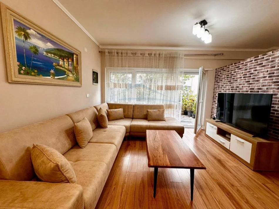 Tirane, jap me qera apartament duplex 2+1 Kati 1, 109 m² 700 € (Kodra e Diellit 2)