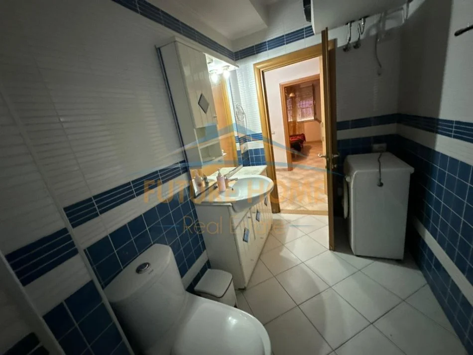 Tirane, jepet me qera apartament 1+1 Kati 0, 56 m² 400 € 