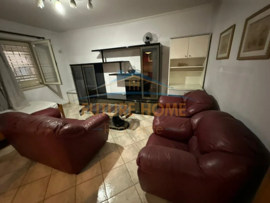 Tirane, jepet me qera apartament 1+1 Kati 0, 56 m² 400 € 