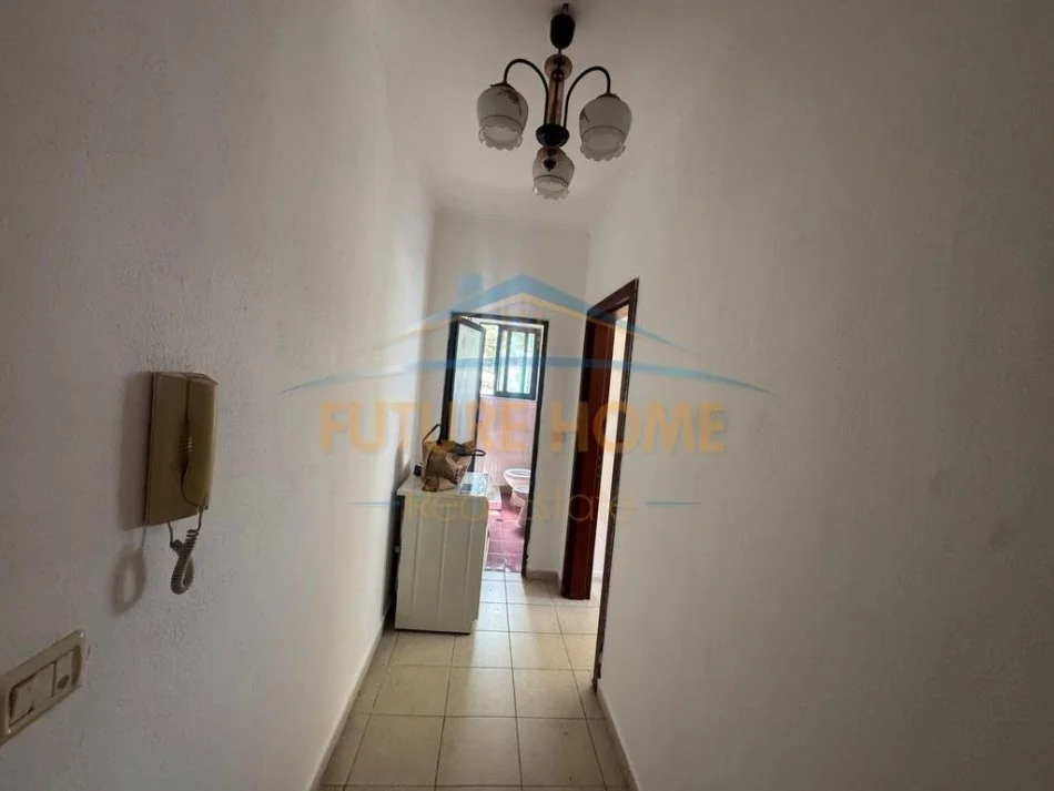 Shkembi Kavajes, shitet apartament 1+1 Kati 4, 52 m² 65.000 €