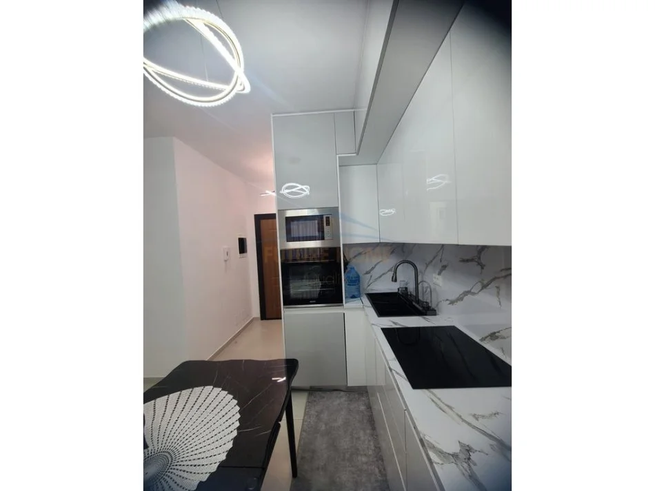 Tirane, shitet apartament 3+1+Ballkon Kati 4, 93 m² 160.000 € 