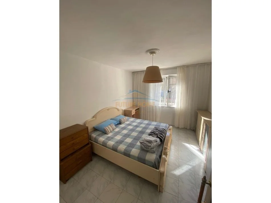 Tirane, jepet me qera apartament 2+1 Kati 2, 80 m² 550 € 