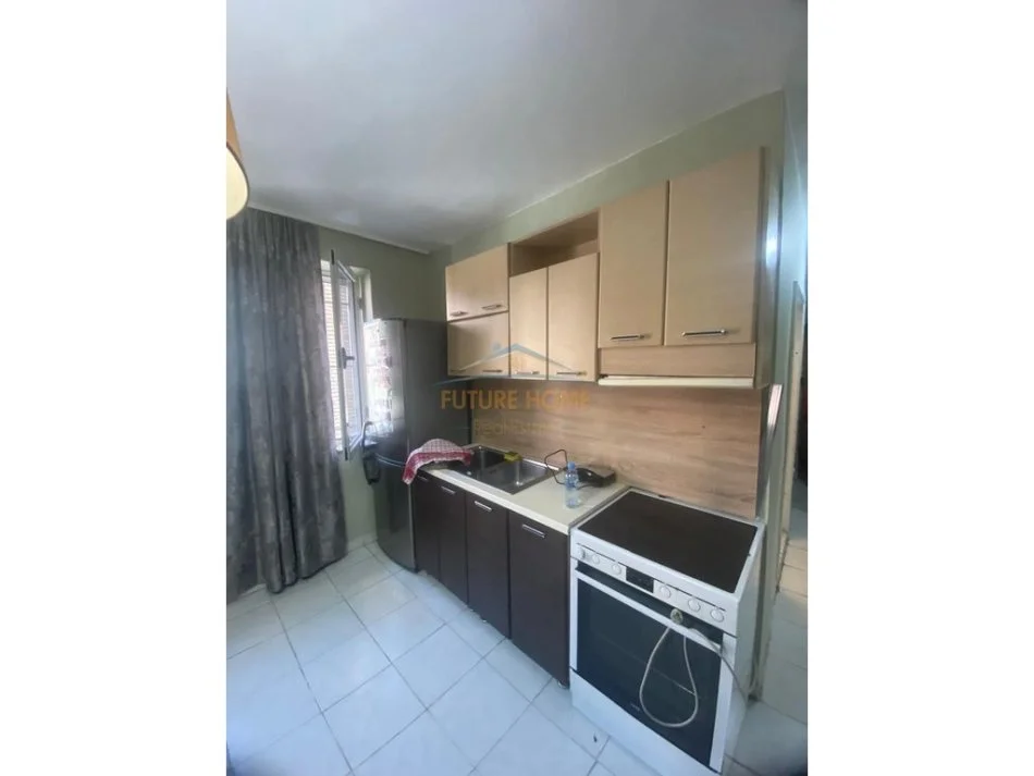 Tirane, jepet me qera apartament 2+1 Kati 2, 80 m² 550 € 