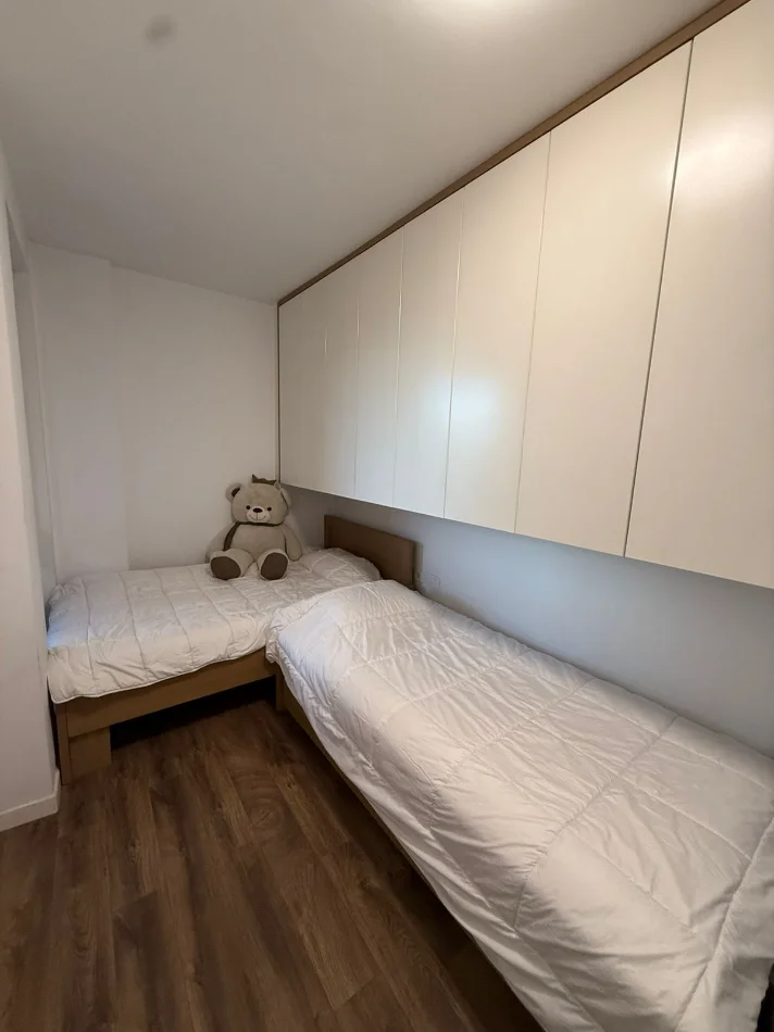 Tirane, jepet me qera apartament 2+1 Kati 2, 110 m² 800 € (Ish Fusha e Aviacionit)