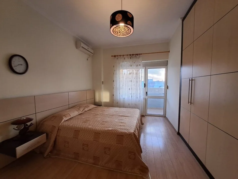 Qera, Apartament 2+1+2, Pazari i Ri, sheshi Avni Rustemi.