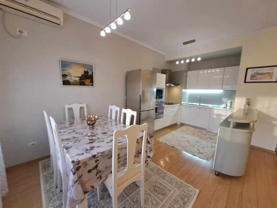 Tirane, jepet me qera apartament 2+1 Kati 7, 97 m² 750 € 