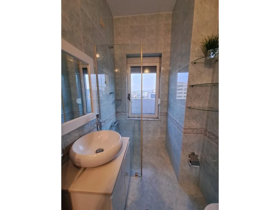 Tirane, jepet me qera apartament 2+1 Kati 7, 97 m² 750 € 