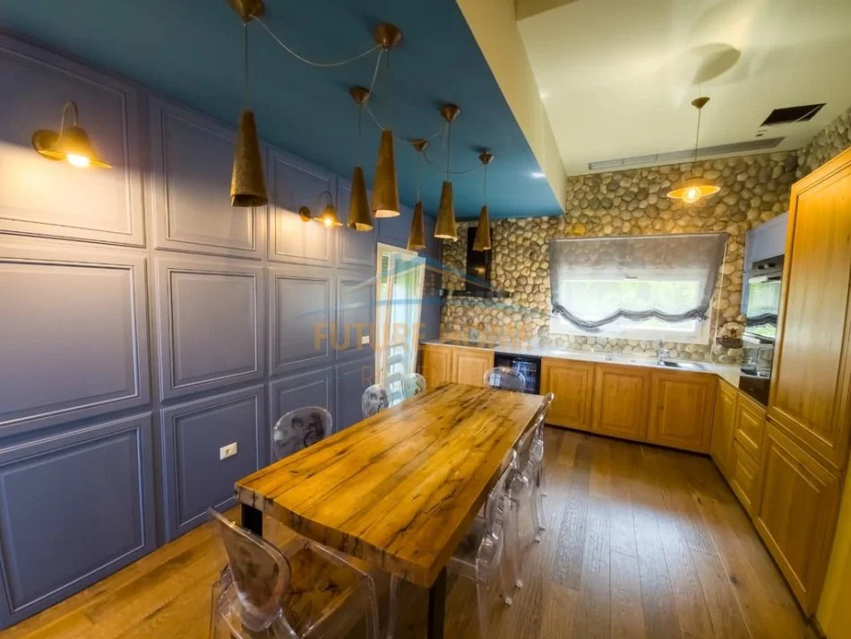 Tirane, jepet me qera Vile 3+1 Kati 0, 505 m² 2.600 € (REZIDENCA LONG HILL)