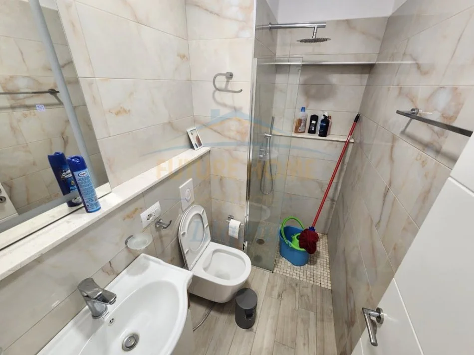 Tirane, jepet me qera 1+1 Kati 5, 70 m² 650 € 