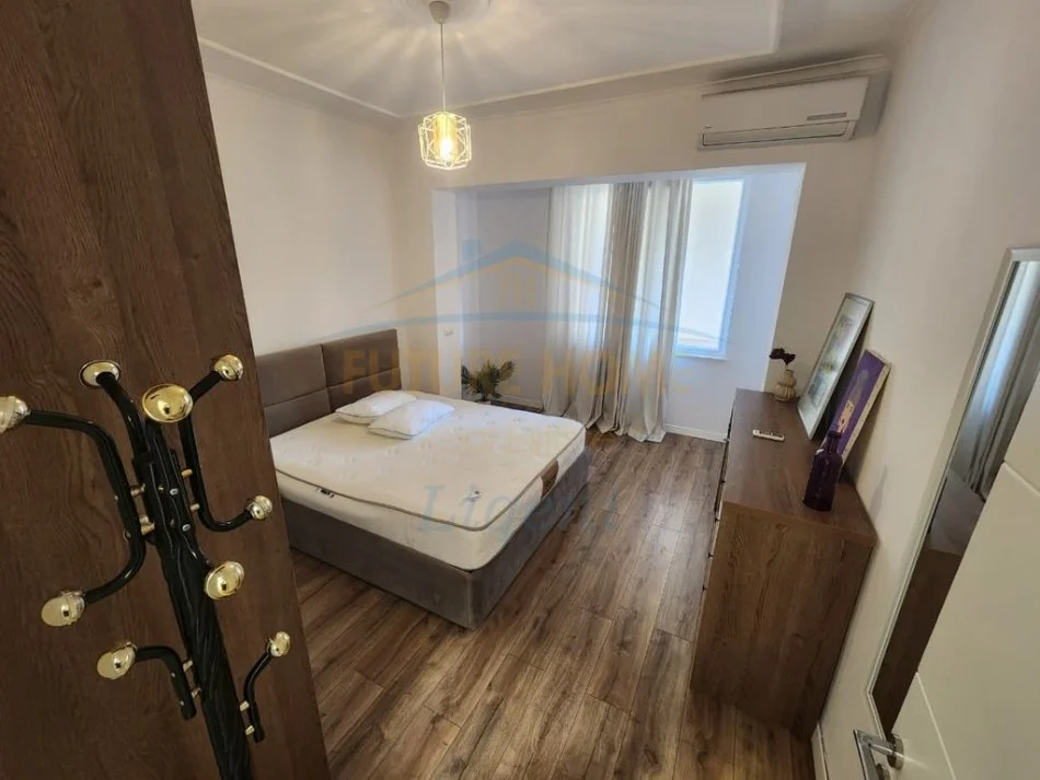 Tirane, jepet me qera apartament 1+1 Kati 5, 70 m² 650 € 