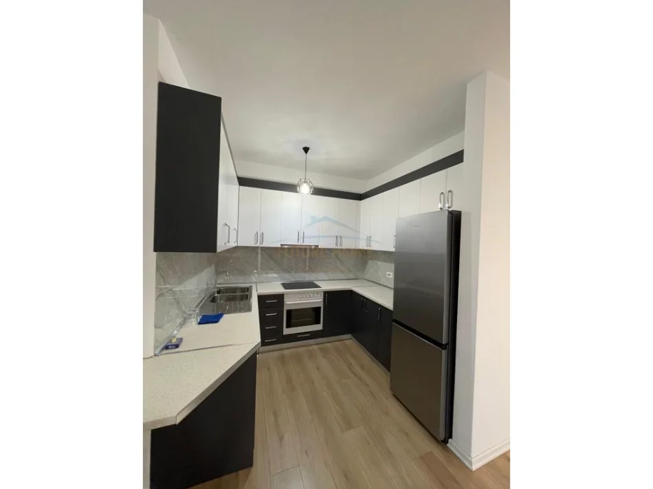 Tirane, shitet apartament 2+1 Kati 5, 125 m² 185.000 € (Yzberisht)