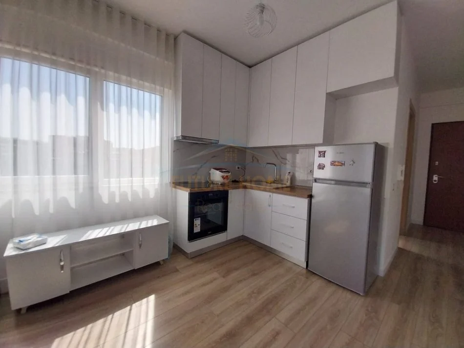 Tirane, jepet me qera apartament 2+1 Kati 3, 88 m² 700 € 