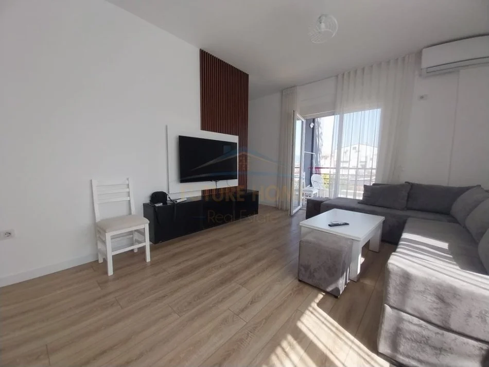 Tirane, jepet me qera apartament 2+1 Kati 3, 88 m² 700 € 