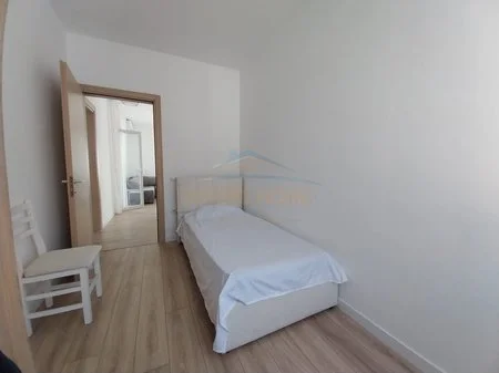 Tirane, jepet me qera apartament 2+1 Kati 3, 88 m² 700 € 